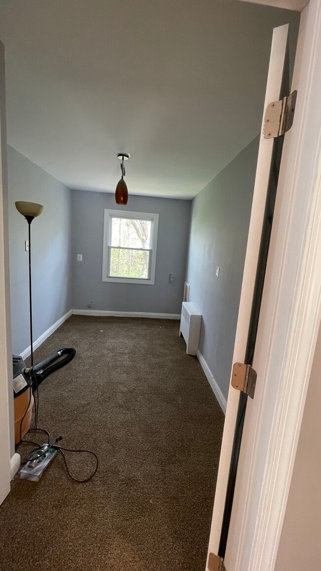 Building Photo - 13 Scott Ave Unit AptB