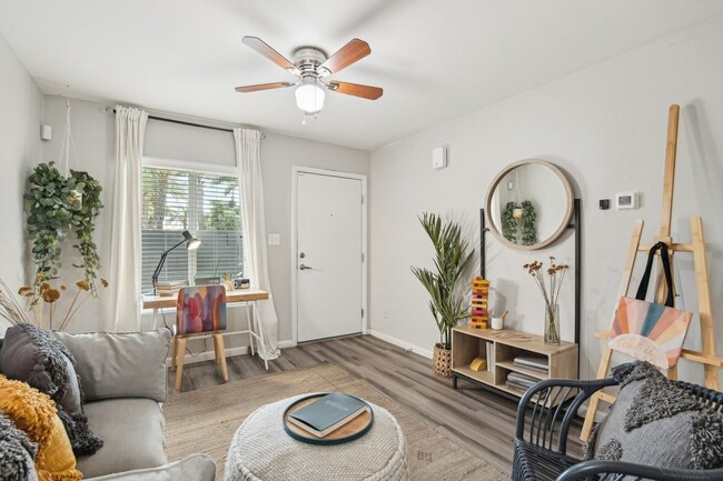 Photo - Aqua Apartments