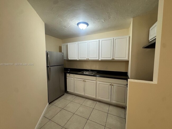 Building Photo - 1200 NW 9th St Unit B