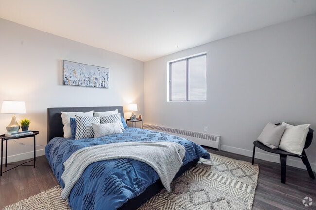 2BR, 1BA - Model Suite