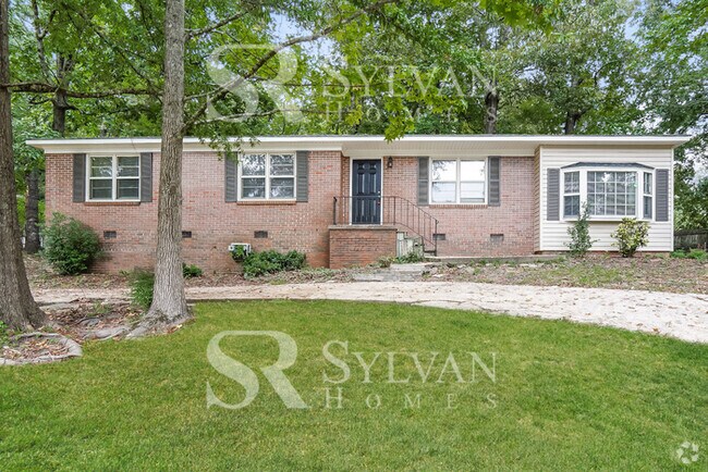 Building Photo - Cozy ambiance awaits in this 3 BR, 2 BA home