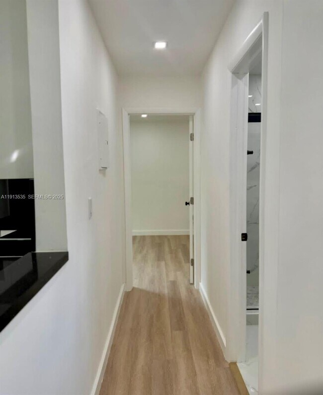 Photo - 7521 NE 2nd Ct Unidad 4