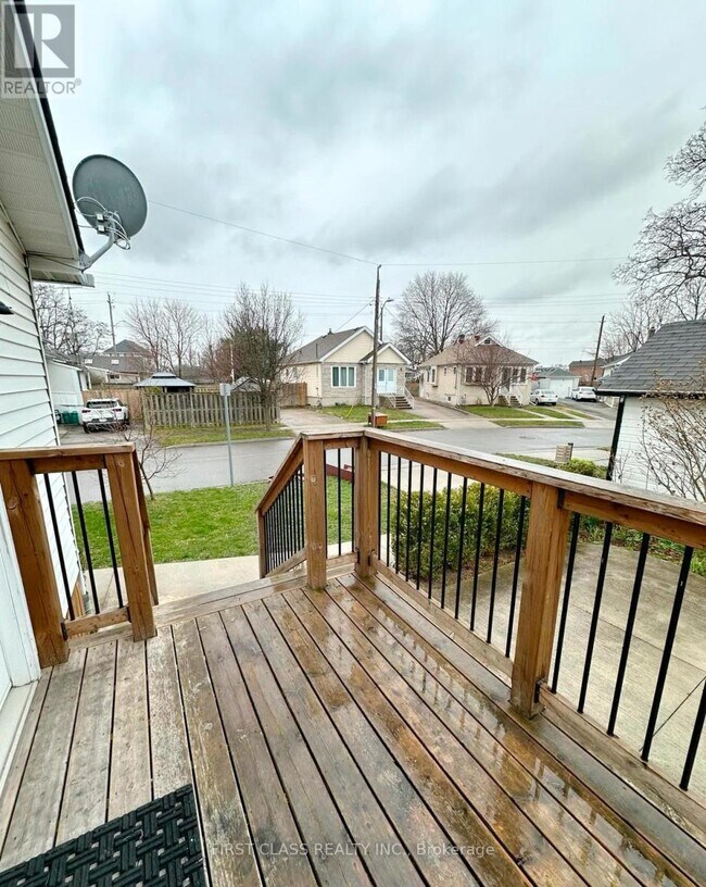 Photo - 9 Grantham Ave S
