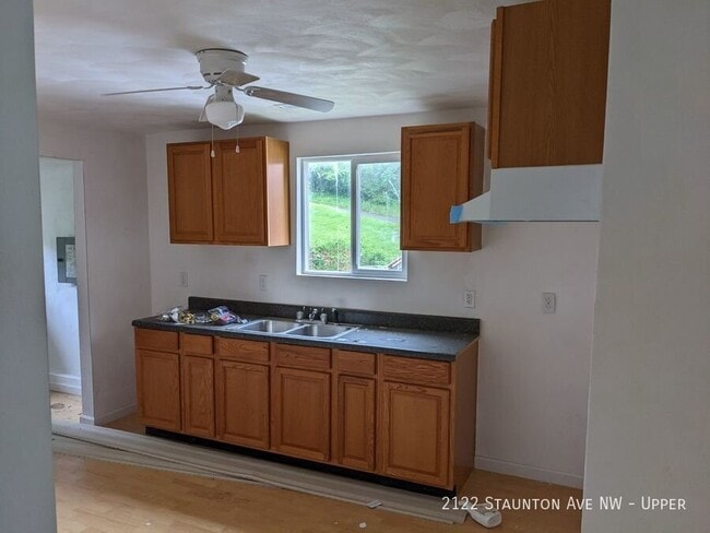 2122 Staunton Ave NW Unit Upper