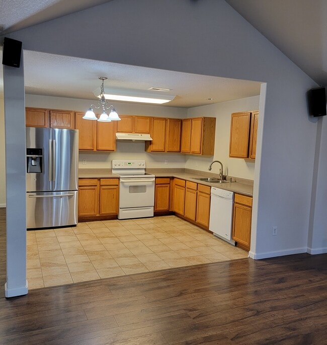 Kitchen - 3776 Ponderosa Ct Unit 5