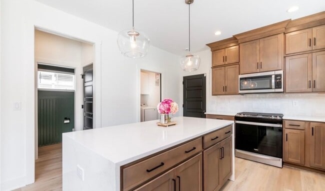 Photo - 3BR/2.5BA Home for Rent in Jeffersonville! Two Car Attached Garage!