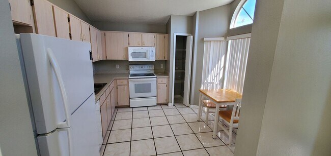 Photo - 2370 Harbor Town Dr