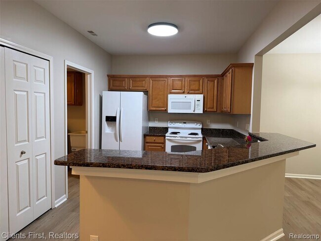 Photo - 16040 Morningside