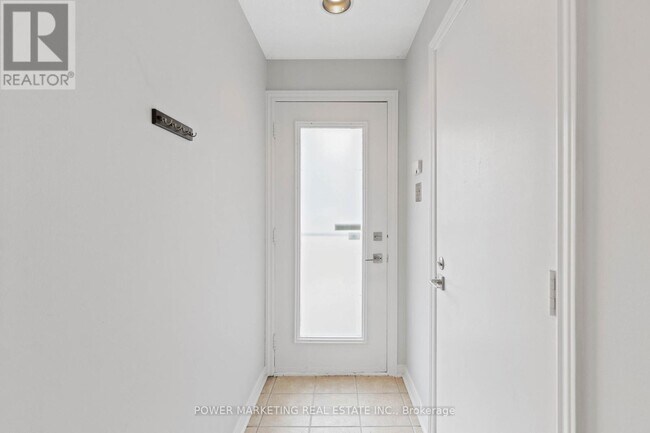 Photo - 1904 Summerfields Crescent