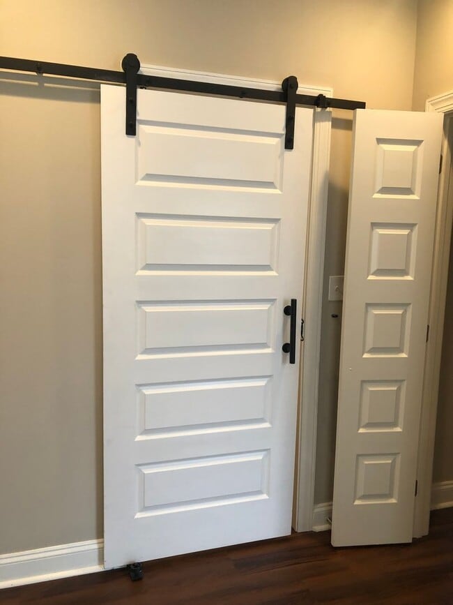 Photo - Beautiful 2 full bathroom (2)1/2 bathroom 2 bedroom townhouse in Baltimore City