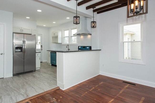 Photo - 131 N Elm St