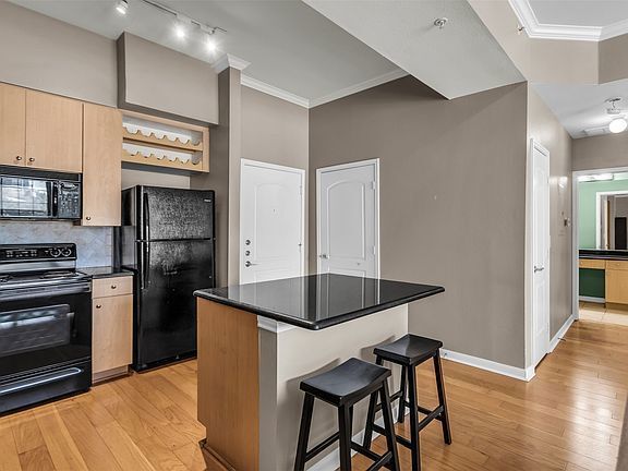 Photo - 3225 Turtle Creek Blvd Blvd Unit 13