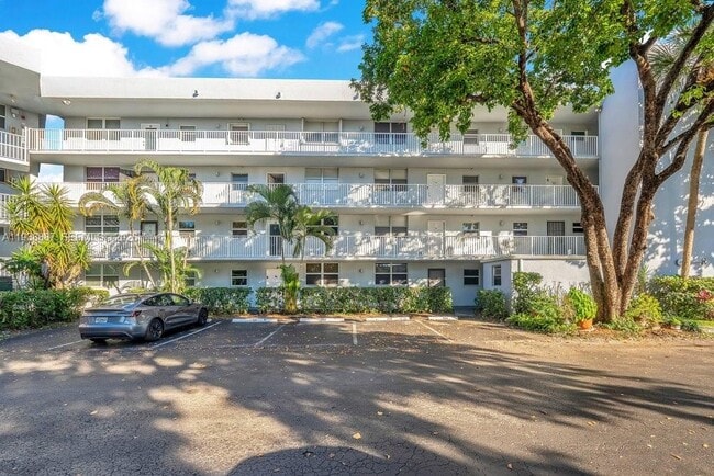 Photo - 105 Royal Pk Dr Unit 3B