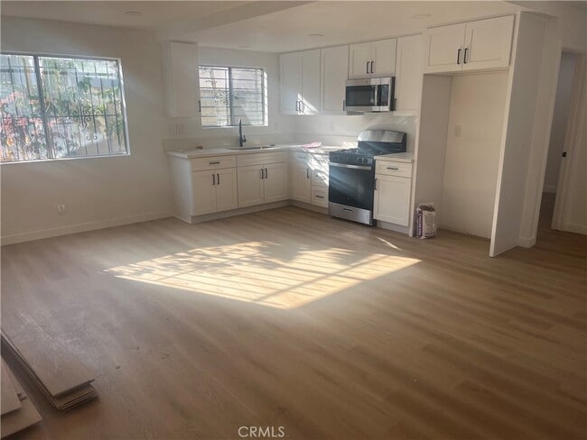 Building Photo - 1141 N Berendo St Unit 1/2-1/2 Rental