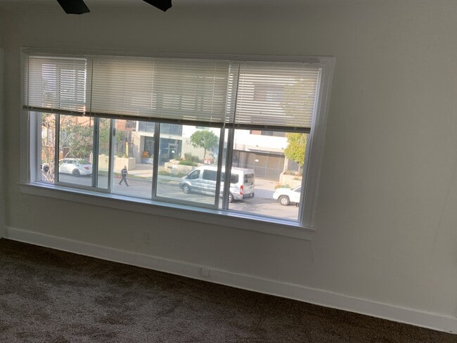 Photo - 5730 1/2 La Mirada Ave Unidad Studio - 4