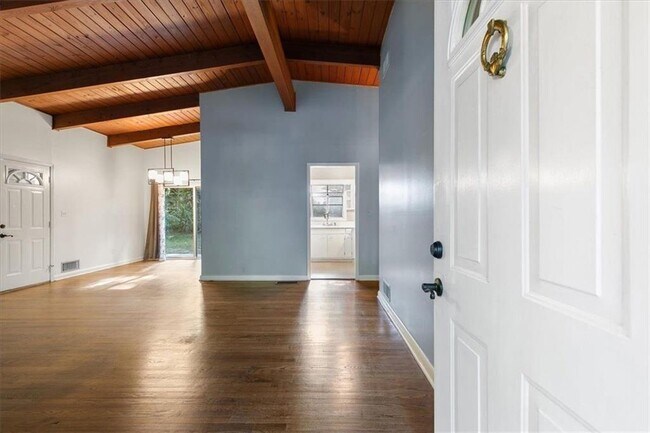 Photo - 2627 Woodacres Rd NE