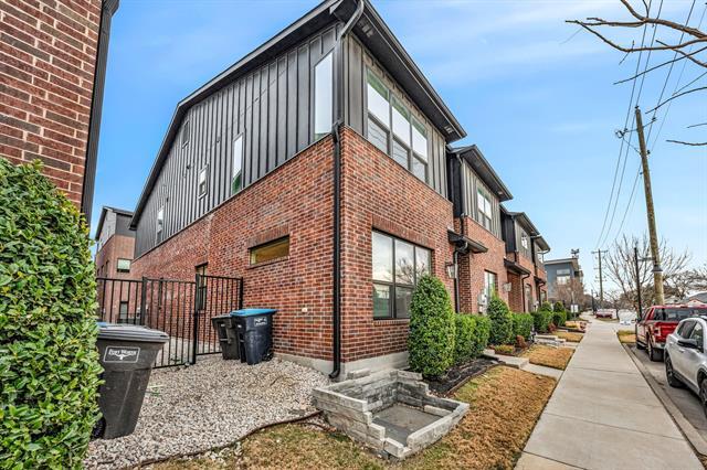 Photo - 2825 Stanley Ave