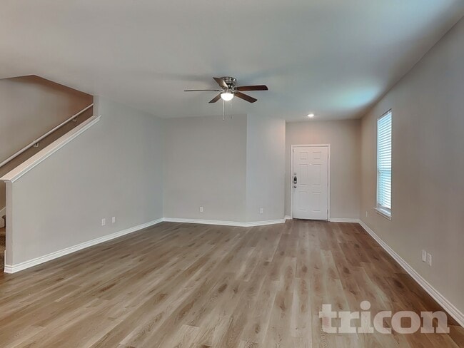 Photo - 2631 Green Leaf Way