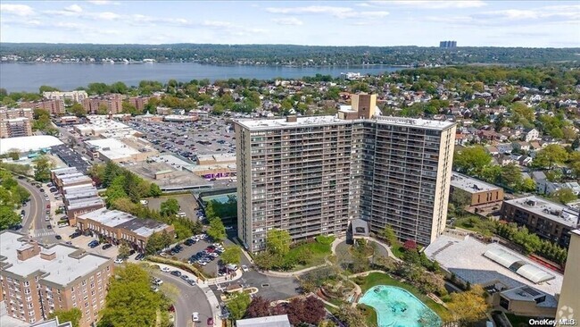 Building Photo - 2 Bay Club Dr Unit PhD Rental