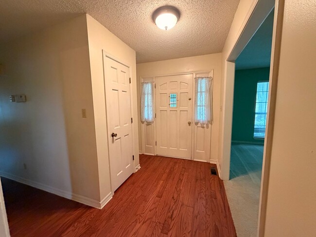 Photo - Discover a comfortable 3-bedroom, 2-bath home located on the west side of Russellville, AR.