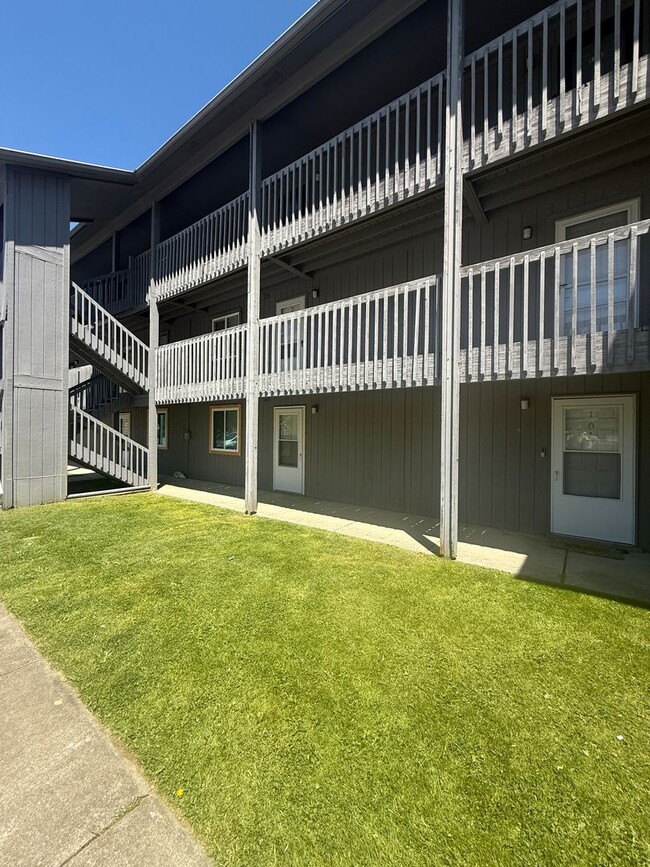 Building Photo - eldri475 Unit B206