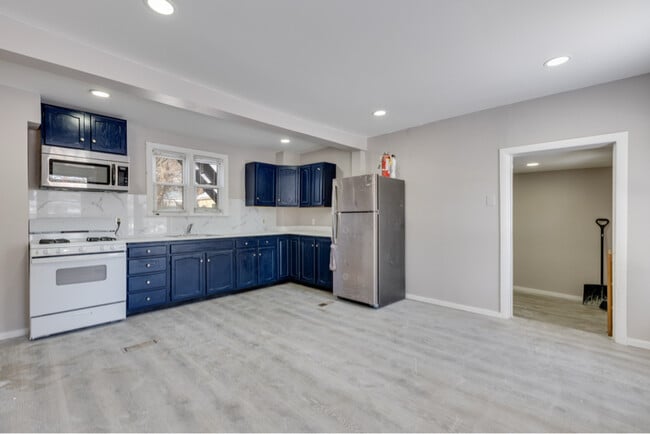 Building Photo - 4211 Garrett Rd