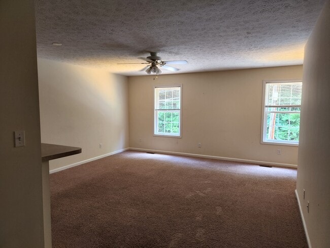 1990 Oakhurst Dr Unit B