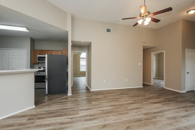 Photo - 2124 Creek Royal Dr