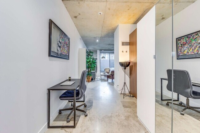 Photo - 25 Gore Vale Ave Unit ID1054296P