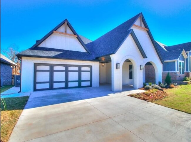Building Photo - Model Home in East Edmond + 3 bedrooms + B...