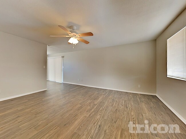 Photo - 3607 N 87th Ave