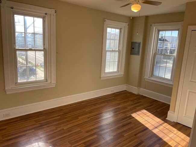 Building Photo - 600 Roxborough Ave Unit 2nd floor