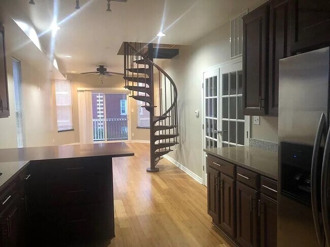 Photo - 2915 N Lawndale Ave Unit 2