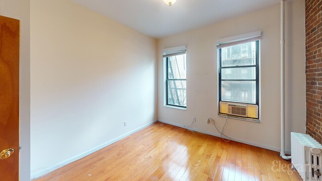 Photo - 421 E 73rd St Unidad APT 3C