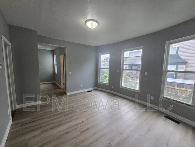 Photo - 1527 4th Ave SE