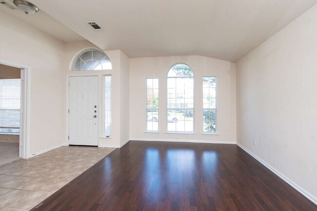 Photo - 424 Winter Sun Dr