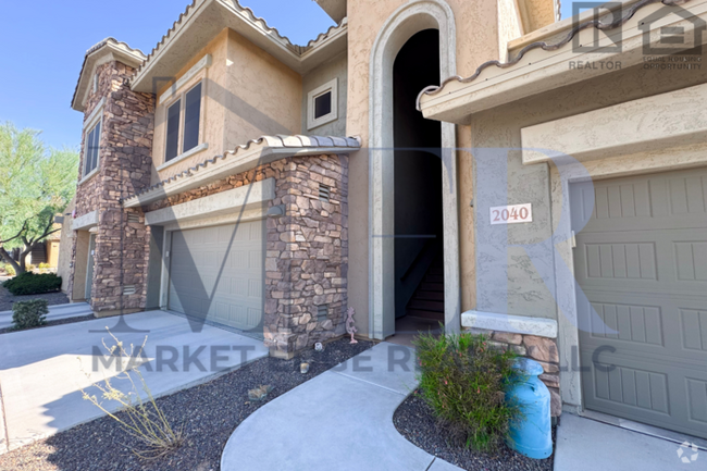 Building Photo - 3Bed/2.5Bath Townhouse at the 303 and the ...