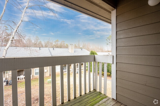 2BR, 2BA - 915SF - Balcony - Hunt Club Apartments, LLC