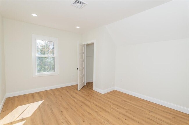 Photo - 84 Pembroke Ave