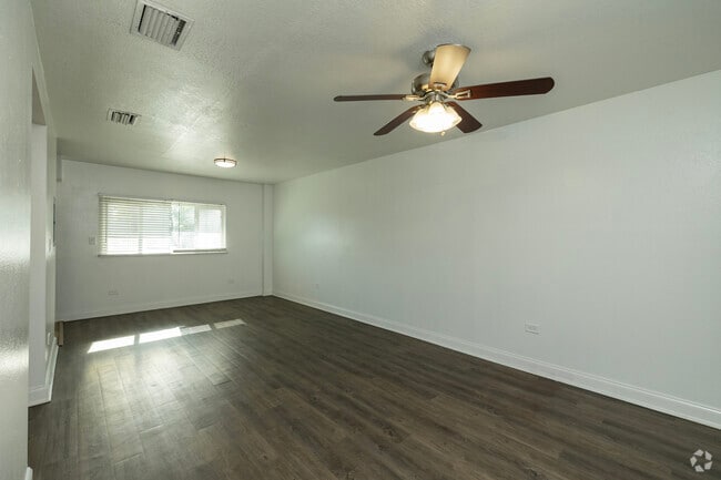 B1 2BR, 1BA - 751SF - Living Room