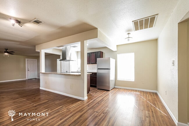 Photo - 1009 Danube St