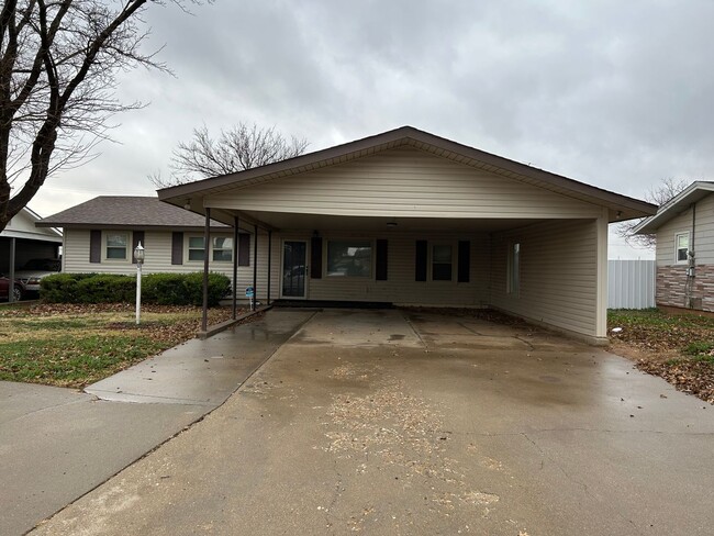 Photo - 1025 W Terry St