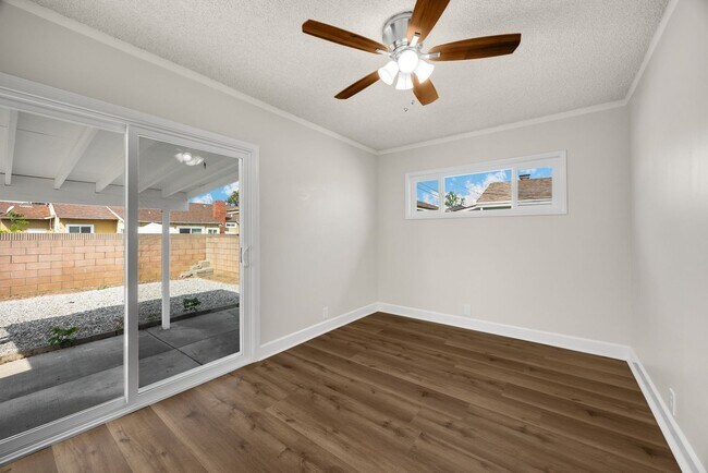 Photo - 3 Bed / 2 Bath Home with 2 Car Garage