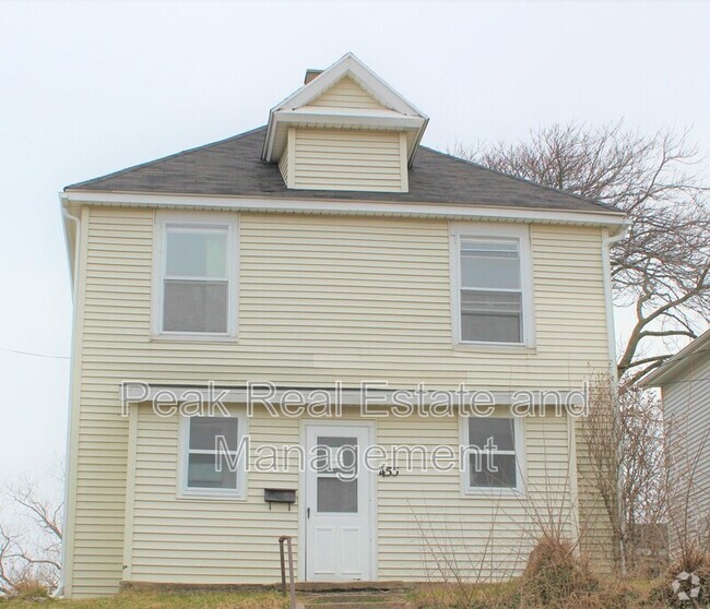 Building Photo - 455 Pleasant St SW Rental