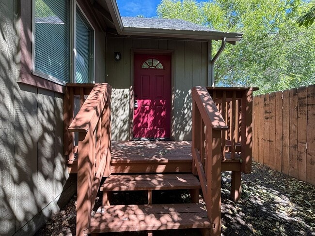 Building Photo - l1633 Unit 3 Rental