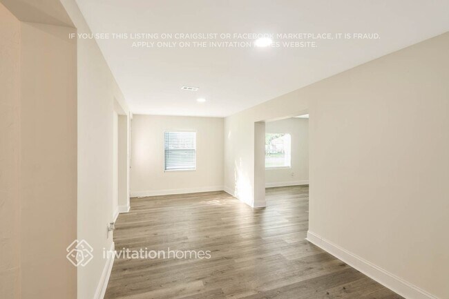 Photo - 4000 Marlin Dr SE