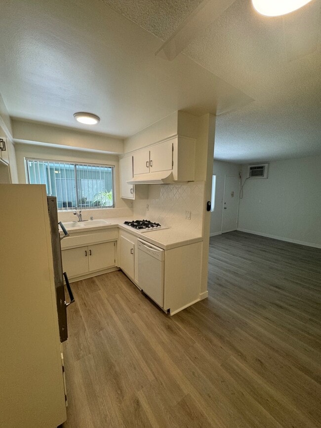 Photo - 929 Larrabee Apartments