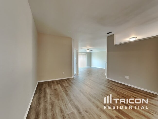 Photo - 1107 Longhorn Ln