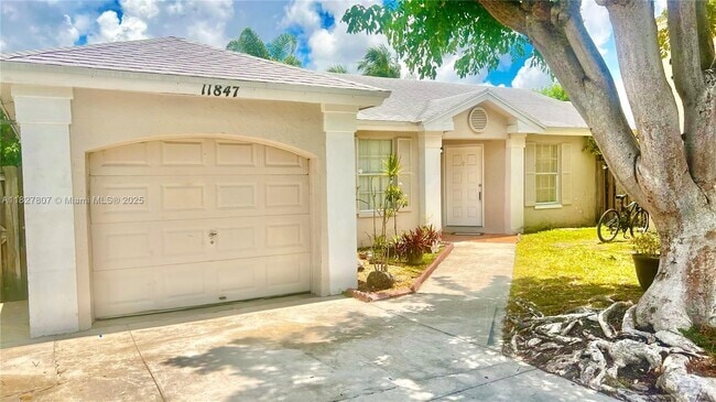Building Photo - 11847 SW 102nd St Rental