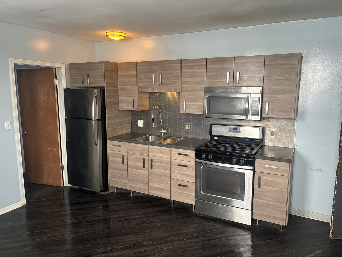 Photo - 2221 Brewerton Rd Unidad #2